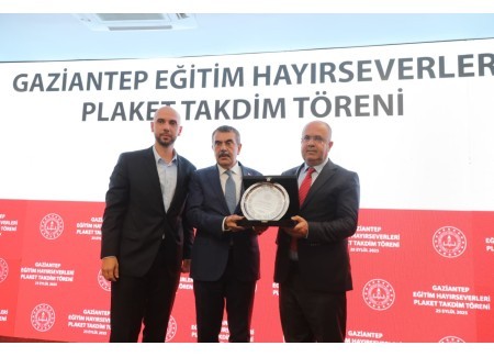 Gaziantep Eğitim Hayırseverleri Plaket Takdim Töreni